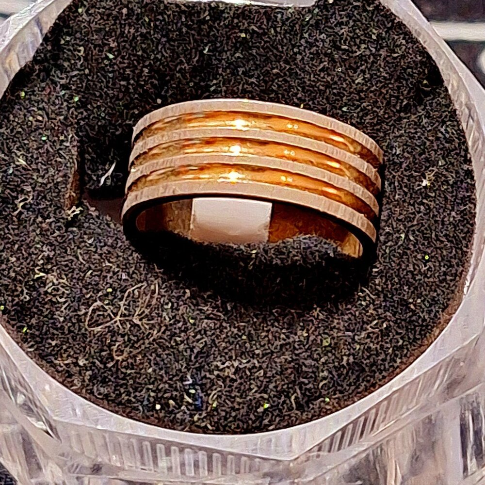 Women's Size 8 Luxury Designer Groove Ring
